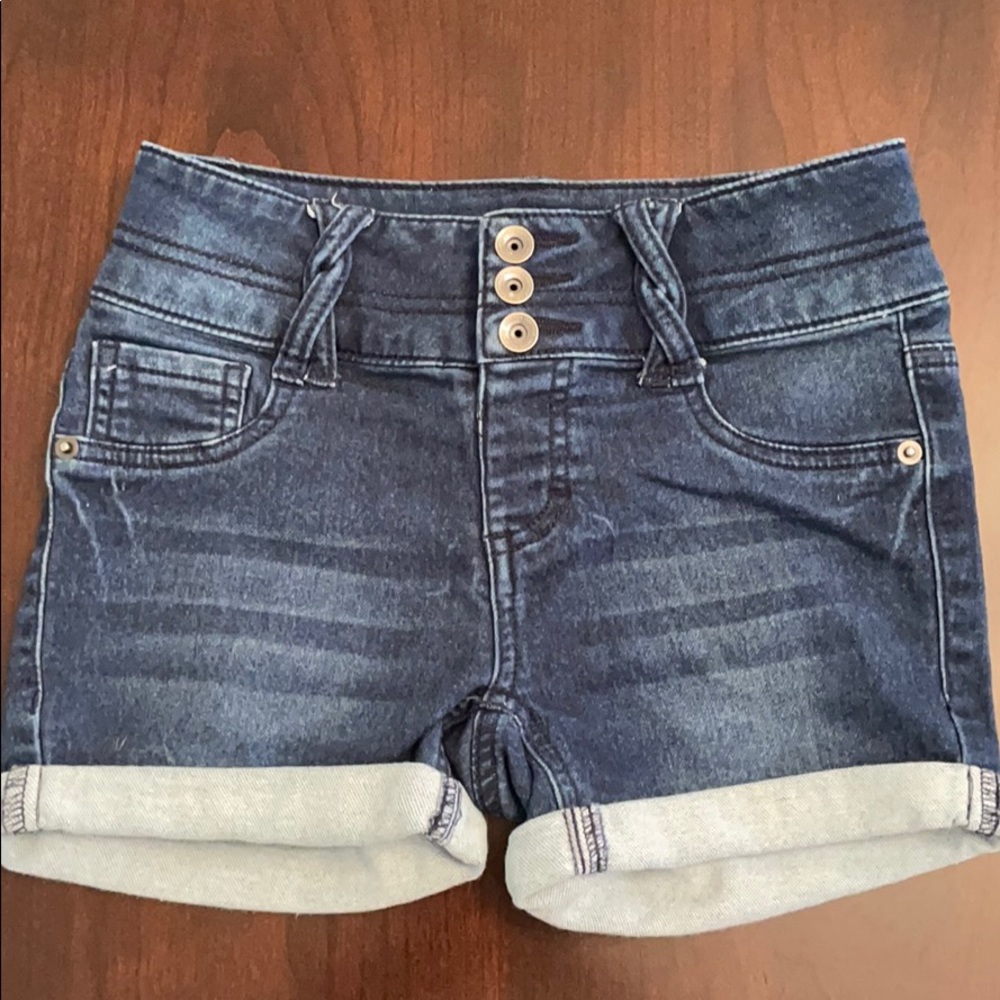 SO shorts. Adjustable waist.